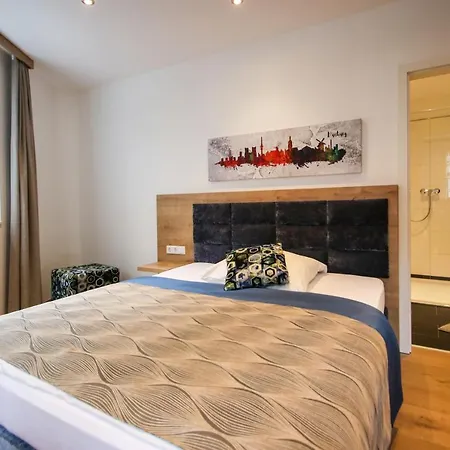 Zur Alten Krone Hotel 3*