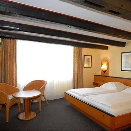 فندق Zur Alten Krone