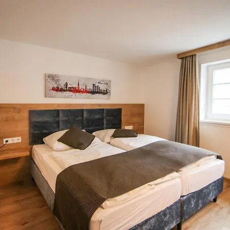 Zur Alten Krone Hotel 3*