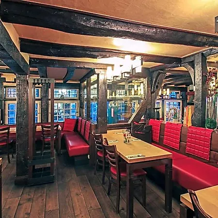 Zur Alten Krone Hotel 3*